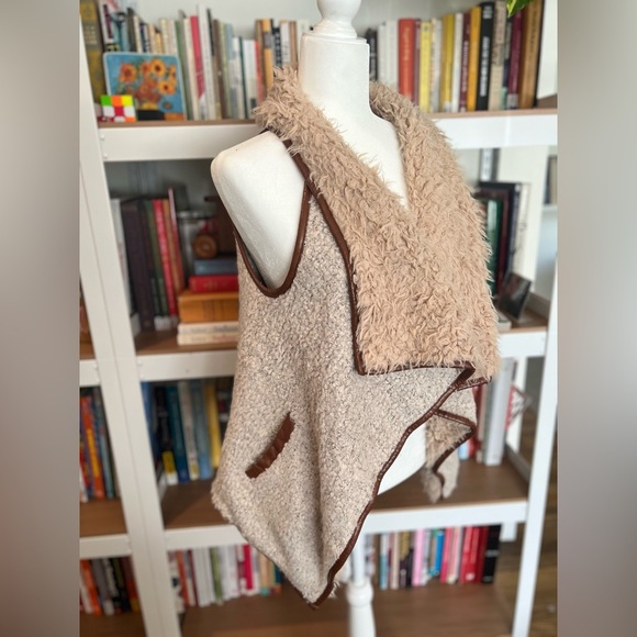 Love Tree Teddy Fluffy Shearling Open Front Vest Cream Tan Beige Size Medium - Picture 2 of 7